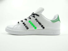 Carica l&#39;immagine nel visualizzatore di Gallery, Adidas scarpa STAN SMITH personalizzata con borchie coniche nere e verde fluo
