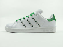 Carica l&#39;immagine nel visualizzatore di Gallery, Adidas scarpa STAN SMITH personalizzata con Swarovski zirconati e lacci in seta
