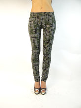 Carica l&#39;immagine nel visualizzatore di Gallery, Jeans Met donna mod.X-DOUBLE-FIT vestibilità SUPER STRETCH reversibile verdone
