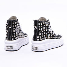 Carica l&#39;immagine nel visualizzatore di Gallery, Converse Chuck Taylor All Star Move High Top nera personalizzata borchie
